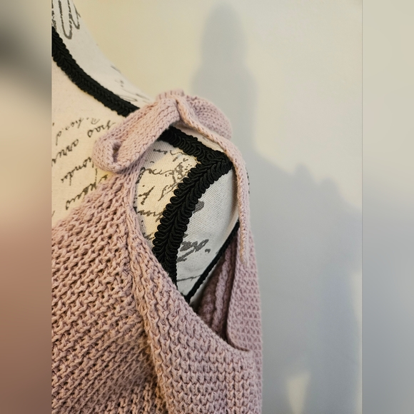 Ivy & Main, Small, Sweater pink, split w/tied shoulders, very nice - Picture 3 of 7